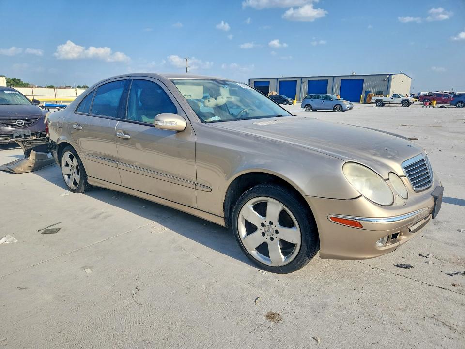 2004 Mercedes-benz E მანქანა იყიდება აუქციონზე, vin: WDBUF65J04A520122, აუქციონის ნომერი: 64079636