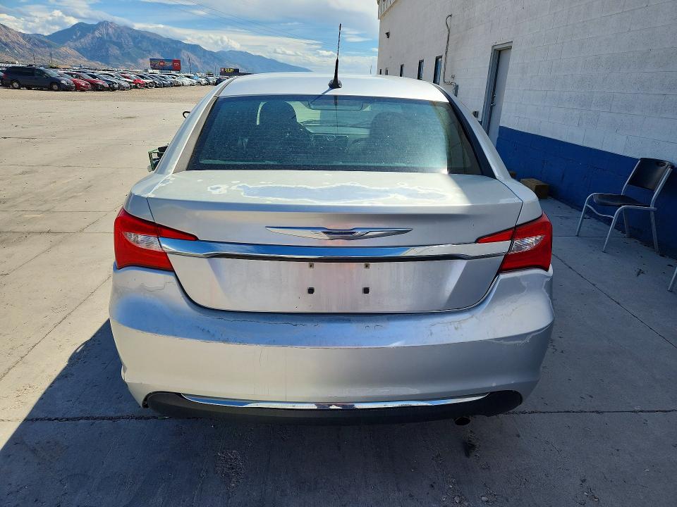 65895086 :رقم المزاد ، 1C3BC1FB7BN531124 vin ، 2011 Chrysler 200 مزاد بيع