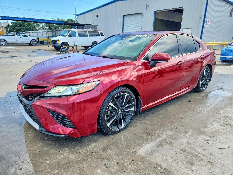 Auction sale of the 2018 Toyota Camry, vin: 4T1B61HK4JU586873, lot number: 65035716