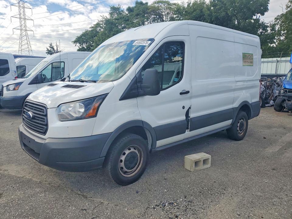 64602576 :رقم المزاد ، 1FTYR1CMXFKA99596 vin ، 2015 Ford Transit مزاد بيع