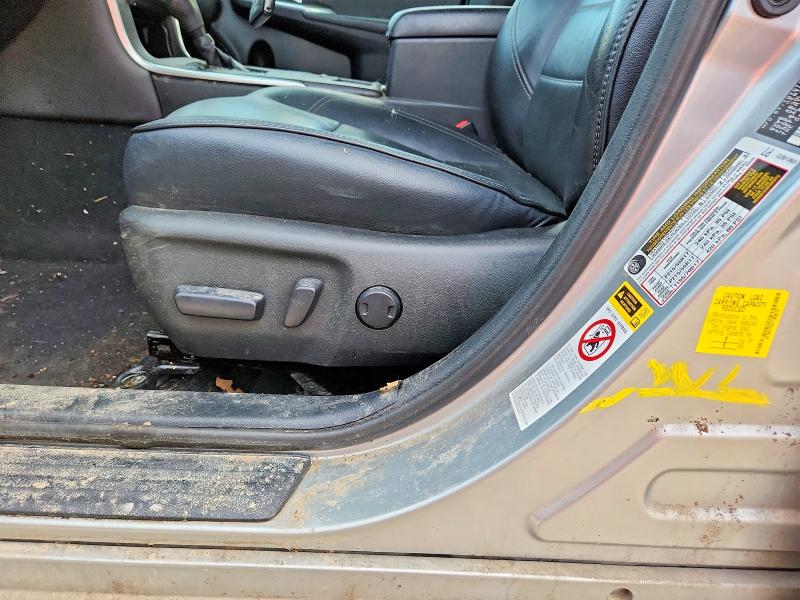 66693246 :رقم المزاد ، 4T1BK1FK8GU030752 vin ، 2016 Toyota Camry مزاد بيع