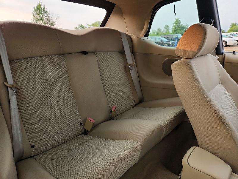 64295176 :رقم المزاد ، 3VWCC21V11M812946 vin ، 2001 Volkswagen Cabrio مزاد بيع