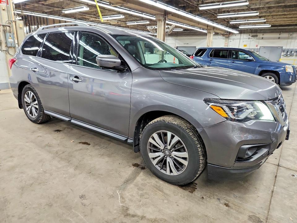 Продажа на аукционе авто 2017 Nissan Pathfinder, vin: 5N1DR2MM0HC689026, номер лота: 64798416