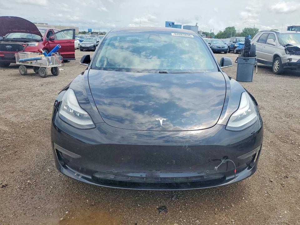 64983836 :رقم المزاد ، 5YJ3E1EB8JF127287 vin ، 2018 Tesla Model 3 مزاد بيع