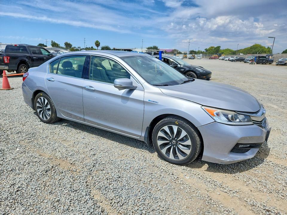 Продаж на аукціоні авто 2017 Honda Accord, vin: JHMCR6F55HC000724, номер лоту: 66777516