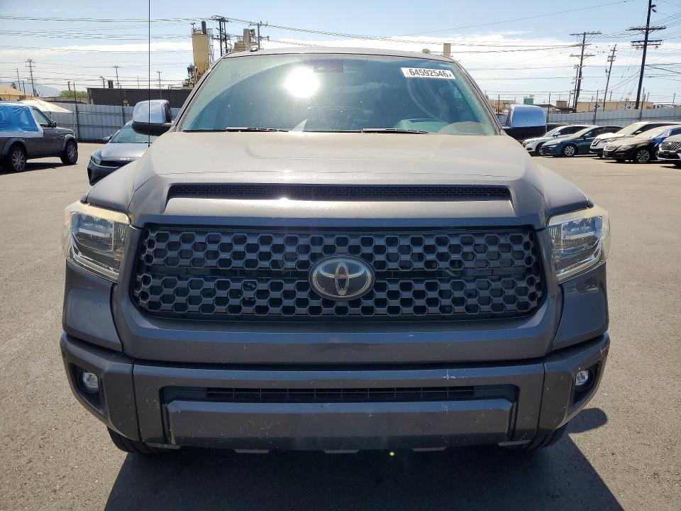 64592546 :رقم المزاد ، 5TFAY5F10JX727495 vin ، 2018 Toyota Tundra مزاد بيع