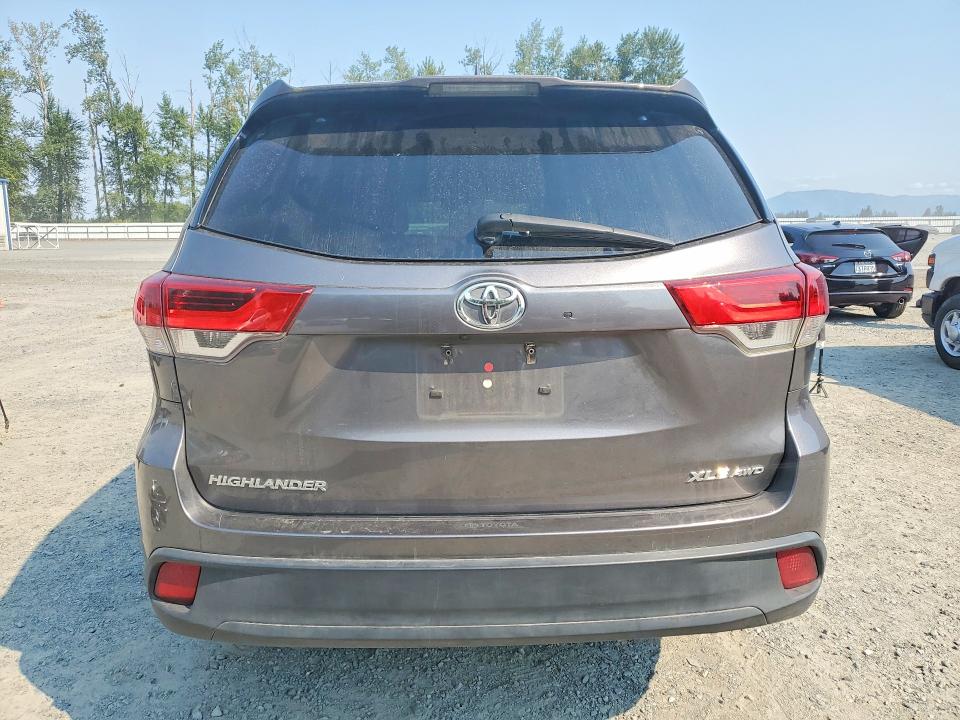 Продажа на аукционе авто 2019 Toyota Highlander, vin: 5TDJZRFHXKS597881, номер лота: 64789046