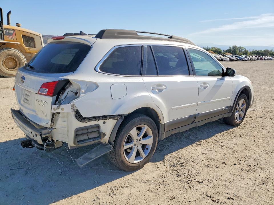 2014 Subaru Outback მანქანა იყიდება აუქციონზე, vin: 4S4BRBCC5E3282153, აუქციონის ნომერი: 64495856