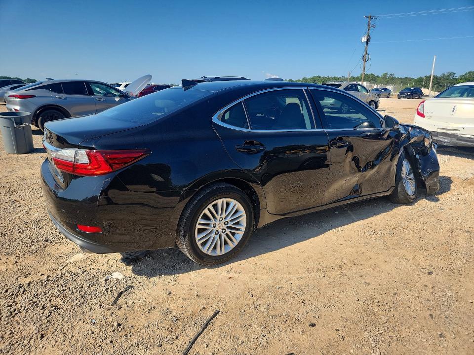 63481366 :رقم المزاد ، 58ABK1GG3HU057460 vin ، 2017 Lexus Es مزاد بيع