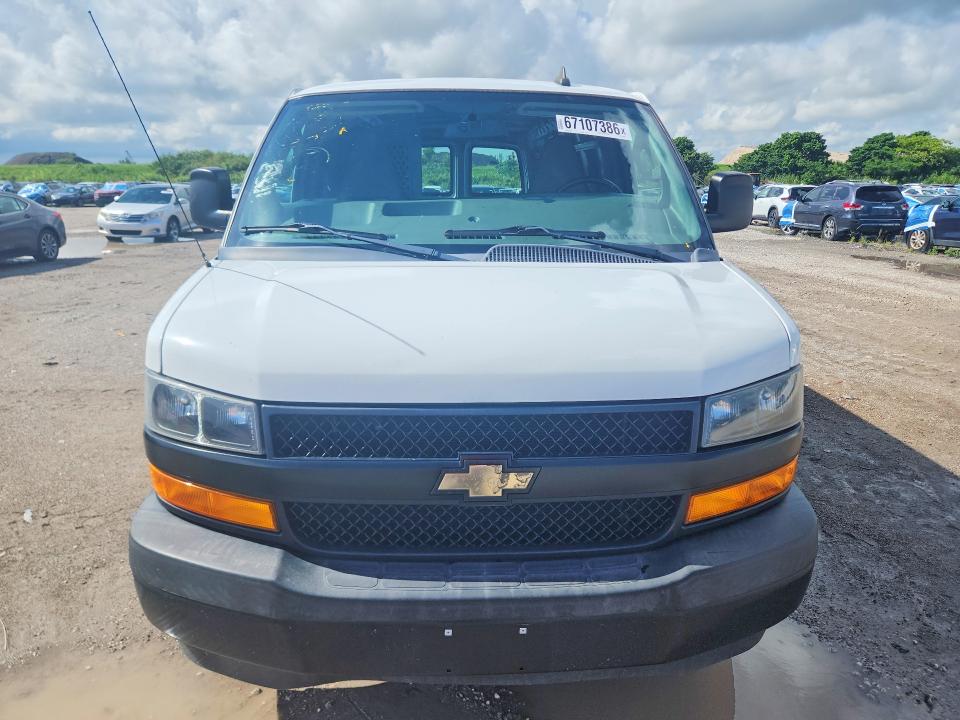67107386 :رقم المزاد ، 1GCWGBFP2J1312239 vin ، 2018 Chevrolet Express G2500 مزاد بيع