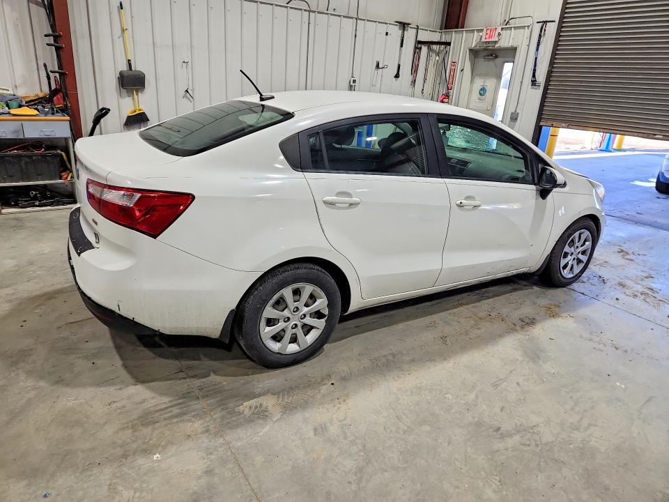 65771626 :رقم المزاد ، KNADM4A33F6437094 vin ، 2015 Kia Rio مزاد بيع