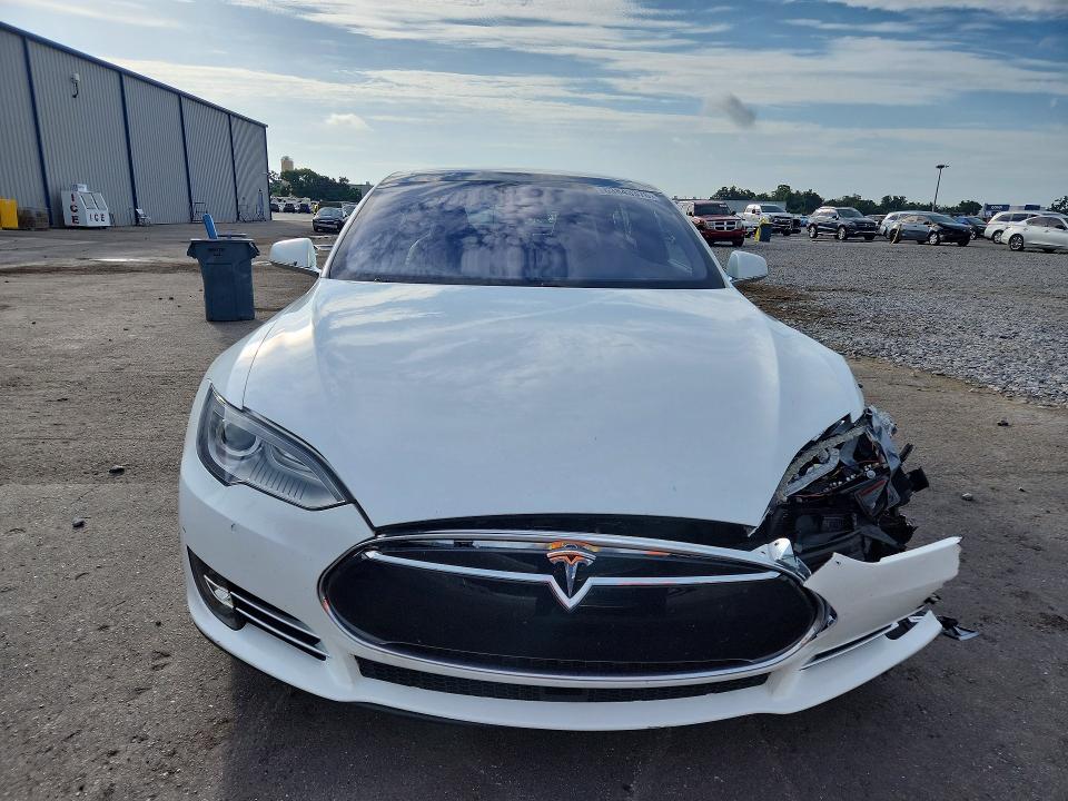 63843376 :رقم المزاد ، 5YJSA1E28GF131209 vin ، 2016 Tesla Model S مزاد بيع