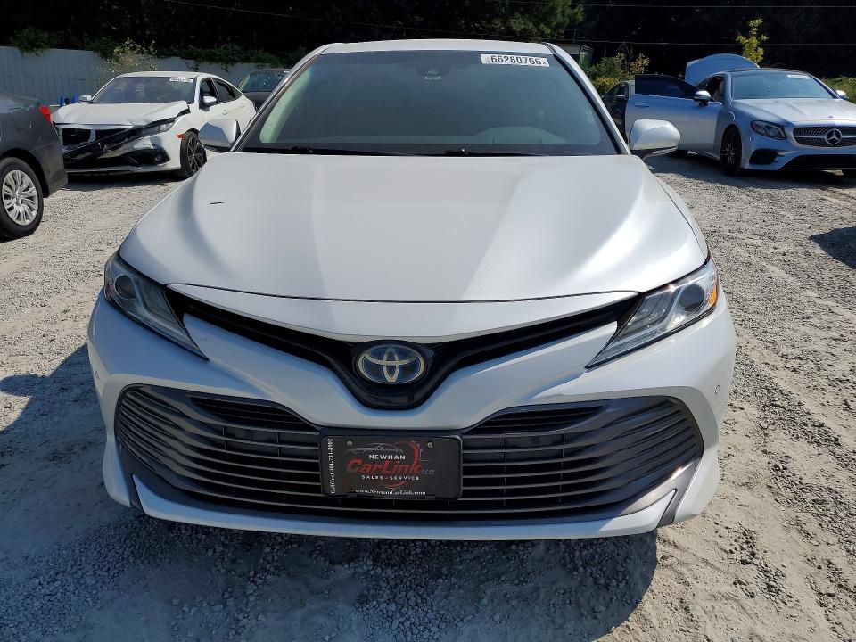2018 Toyota Camry Hybrid მანქანა იყიდება აუქციონზე, vin: 4T1B21HK2JU006743, აუქციონის ნომერი: 66280766