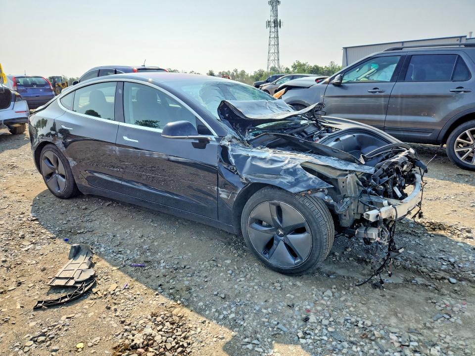 64360366 :رقم المزاد ، 5YJ3E1EA2JF025510 vin ، 2018 Tesla Model 3 مزاد بيع