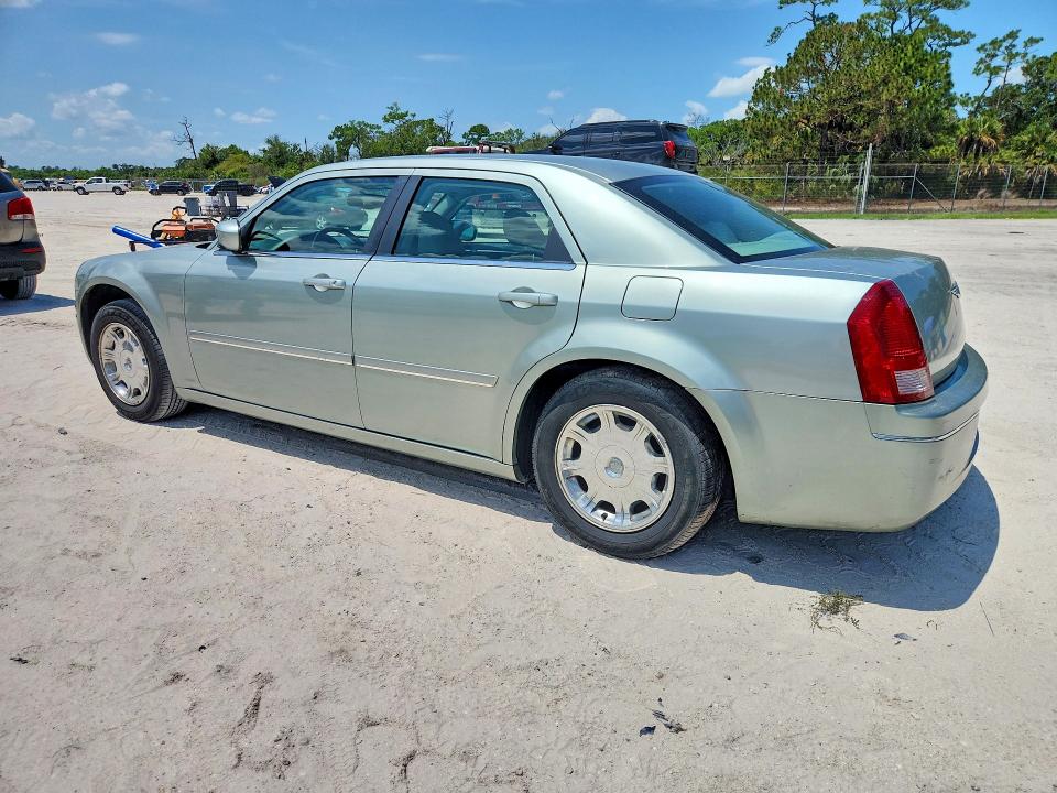 64139086 :رقم المزاد ، 2C3AA53G25H505195 vin ، 2005 Chrysler 300 مزاد بيع