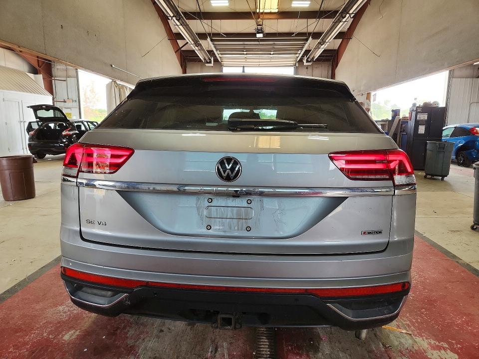 64766006 :رقم المزاد ، 1V21E2CA8LC228271 vin ، 2020 Volkswagen Atlas Cross Sport مزاد بيع