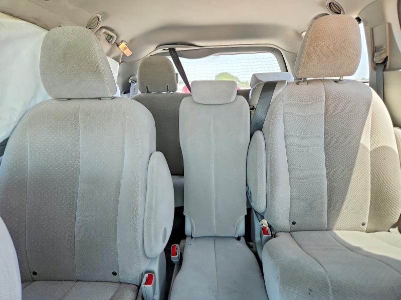 64367516 :رقم المزاد ، 5TDKK3DCXDS382565 vin ، 2013 Toyota Sienna مزاد بيع