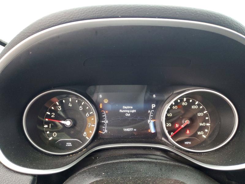 64298136 :رقم المزاد ، 3C4NJDCB1JT222851 vin ، 2018 Jeep Compass مزاد بيع
