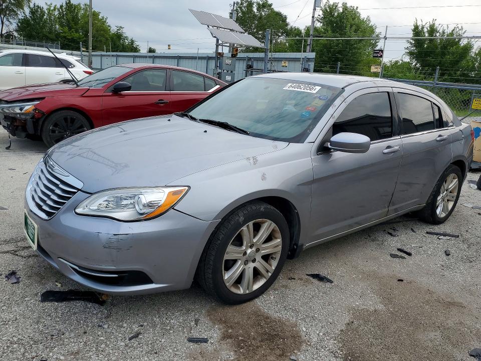 2013 Chrysler 200 მანქანა იყიდება აუქციონზე, vin: 1C3CCBBB0DN584802, აუქციონის ნომერი: 64062056