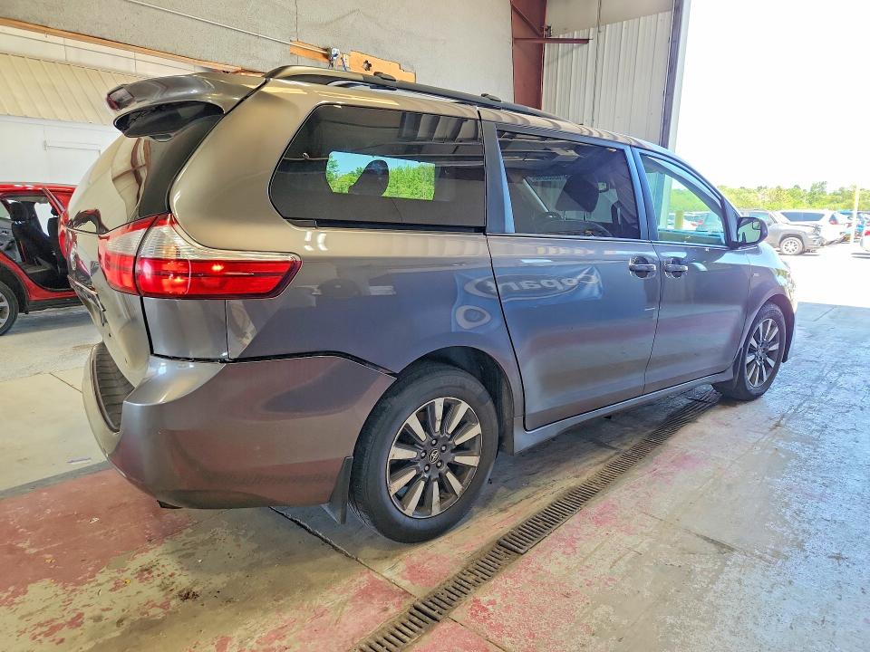2018 Toyota Sienna მანქანა იყიდება აუქციონზე, vin: 5TDJZ3DC0JS194950, აუქციონის ნომერი: 63533746