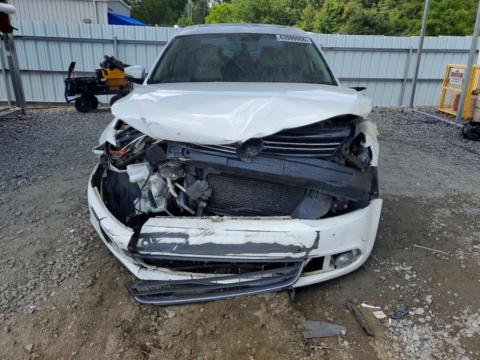63999956 :رقم المزاد ، 3VWLX7AJ1DM407298 vin ، 2013 Volkswagen Jetta مزاد بيع