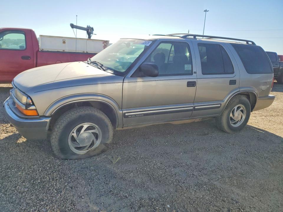 61410606 :رقم المزاد ، 1GNDT13WX12179336 vin ، 2001 Chevrolet Blazer مزاد بيع