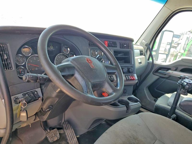 66696376 :رقم المزاد ، 1XKZD40X2LJ418711 vin ، 2020 Kenworth T880 مزاد بيع