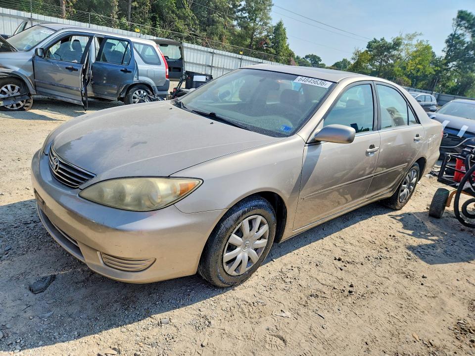 64845636 :رقم المزاد ، JTDBE32K450313442 vin ، 2005 Toyota Camry مزاد بيع