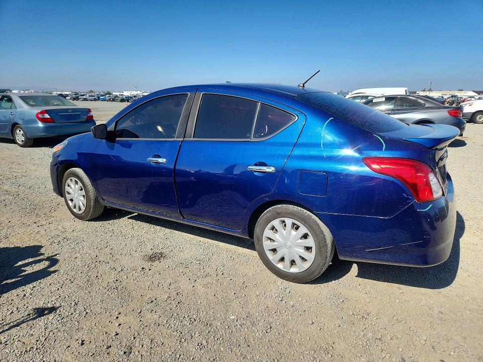 65681696 :رقم المزاد ، 3N1CN7AP7JL823020 vin ، 2018 Nissan Versa مزاد بيع