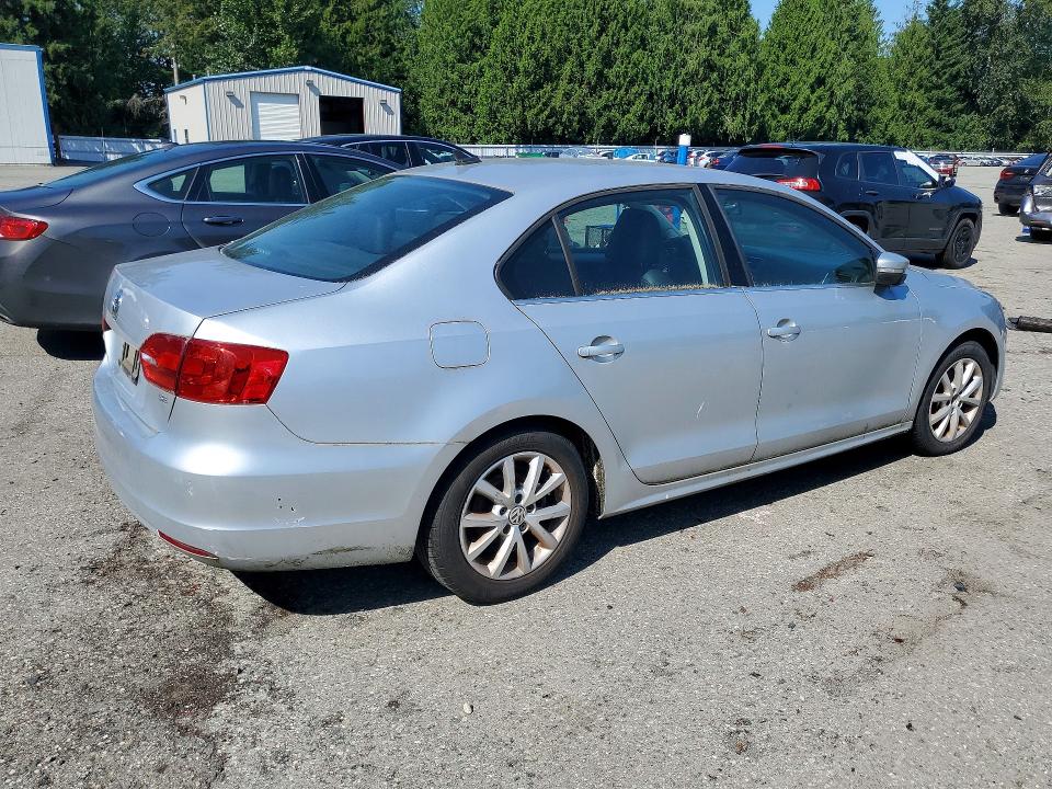 63702536 :رقم المزاد ، 3VWD17AJ2EM303698 vin ، 2014 Volkswagen Jetta مزاد بيع
