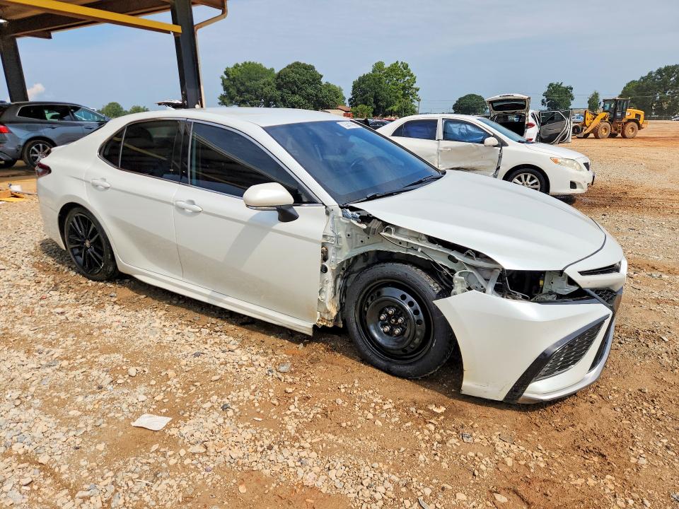 63447966 :رقم المزاد ، 4T1K61AK0NU030706 vin ، 2022 Toyota Camry مزاد بيع