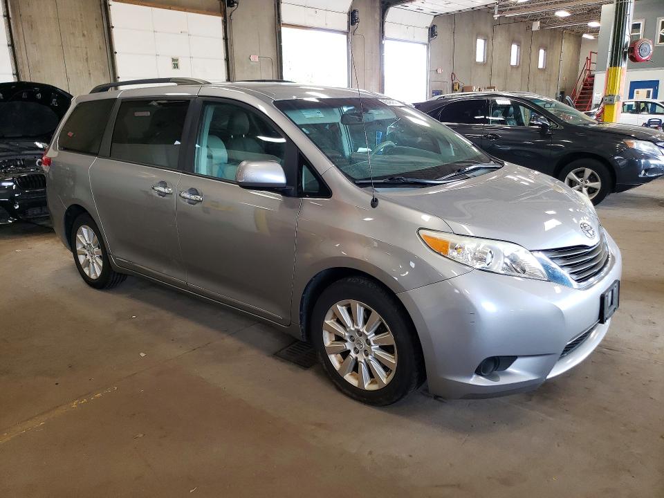 65494146 :رقم المزاد ، 5TDJK3DC0CS034042 vin ، 2012 Toyota Sienna مزاد بيع