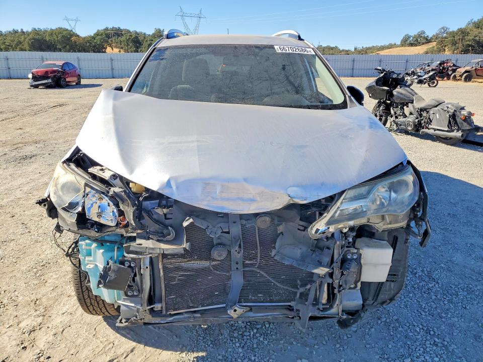 Продажа на аукционе авто 2015 Toyota Rav4, vin: JTMZFREV0FD043642, номер лота: 66702686
