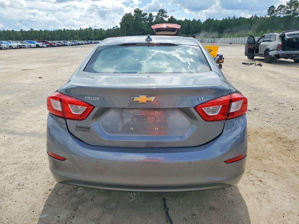 67405776 :رقم المزاد ، 1G1BE5SM7J7134870 vin ، 2018 Chevrolet Cruze مزاد بيع