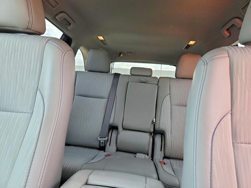 67106036 :رقم المزاد ، 5TDBZRFH0JS826815 vin ، 2018 Toyota Highlander مزاد بيع