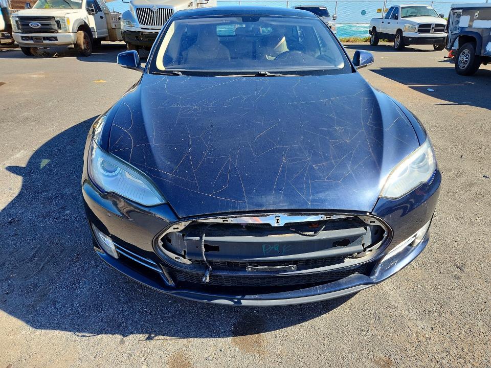 2014 Tesla Model S მანქანა იყიდება აუქციონზე, vin: 5YJSA1H11EFP48094, აუქციონის ნომერი: 67046396