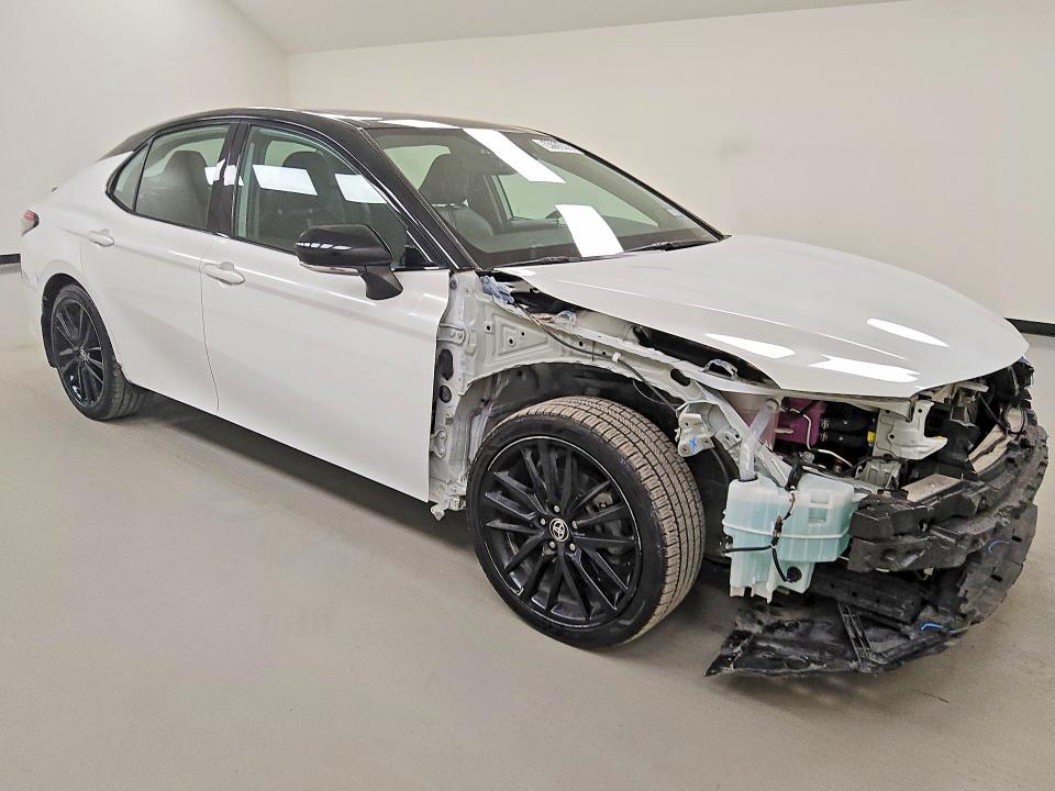 Продаж на аукціоні авто 2022 Toyota Camry, vin: 4T1K31AK0NU044923, номер лоту: 64155486