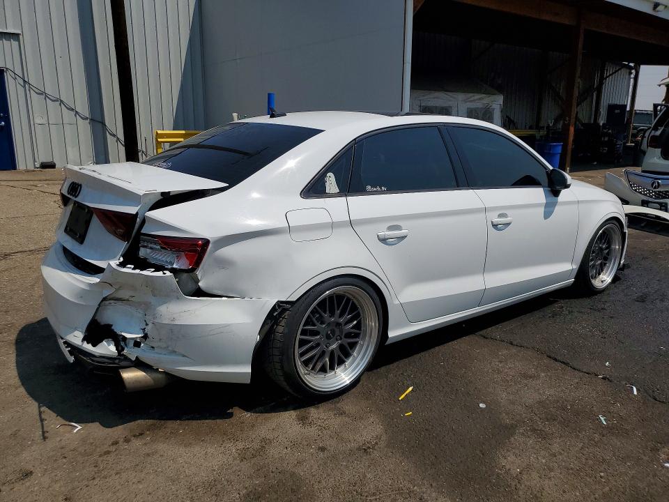 Продаж на аукціоні авто 2018 Audi A3, vin: WAUB8GFFXJ1047633, номер лоту: 64451206