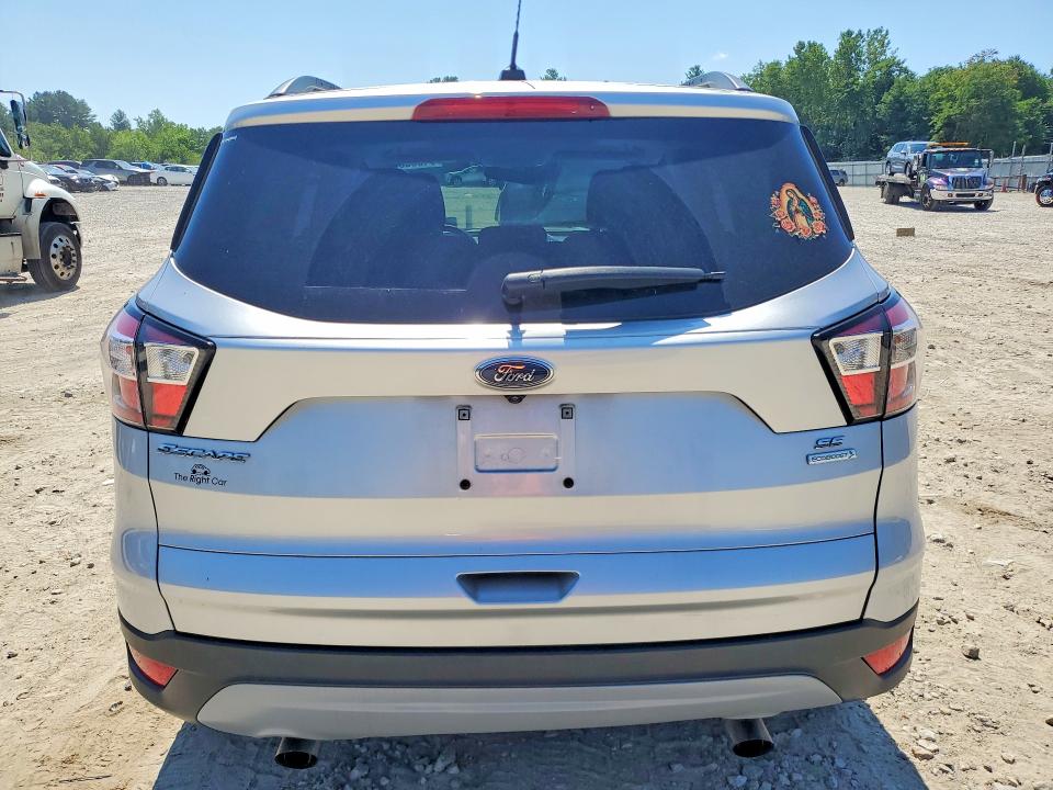 64095036 :رقم المزاد ، 1FMCU0GD5JUB29044 vin ، 2018 Ford Escape مزاد بيع