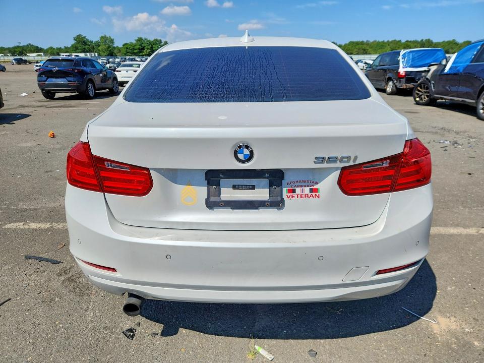 2015 Bmw 320 მანქანა იყიდება აუქციონზე, vin: WBA3B1C56FP681167, აუქციონის ნომერი: 63439316