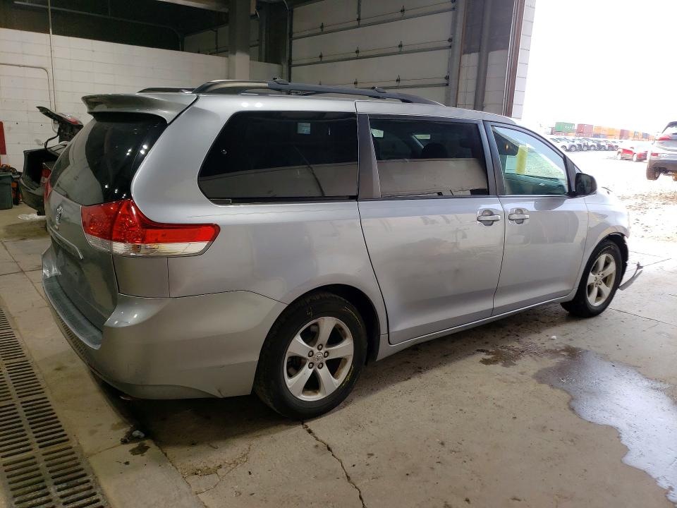 2012 Toyota Sienna მანქანა იყიდება აუქციონზე, vin: 5TDKK3DC9CS180380, აუქციონის ნომერი: 64217976