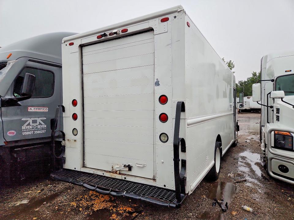 64240786 :رقم المزاد ، 4UZAARDUX8CZ59544 vin ، 2008 Freightliner Chassis مزاد بيع