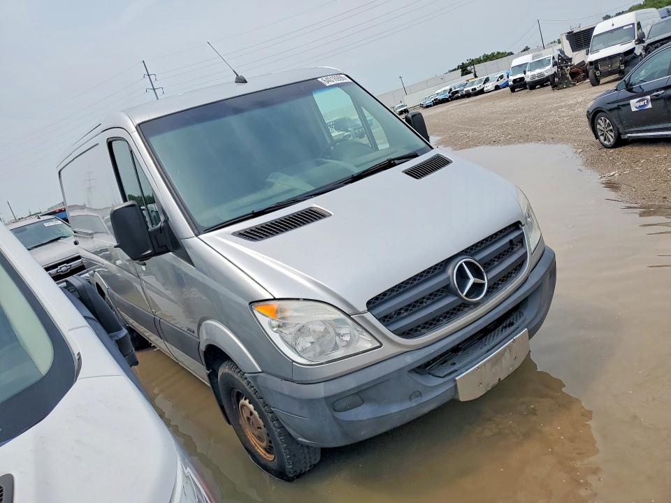 64016996 :رقم المزاد ، WD3PE7CC0C5705168 vin ، 2012 Mercedes-benz Sprinter مزاد بيع