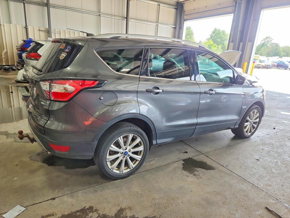 Продаж на аукціоні авто 2017 Ford Escape, vin: 1FMCU9J9XHUE23879, номер лоту: 63861676