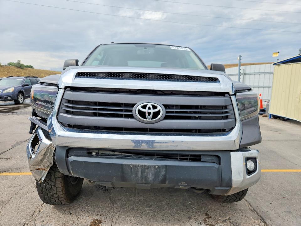 63929026 :رقم المزاد ، 5TFDW5F16FX437515 vin ، 2015 Toyota Tundra مزاد بيع