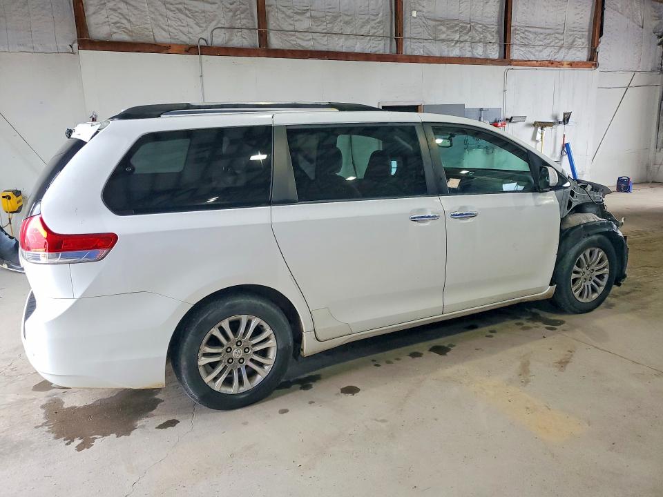 Продажа на аукционе авто 2011 Toyota Sienna, vin: 5TDYK3DC2BS011472, номер лота: 64992546