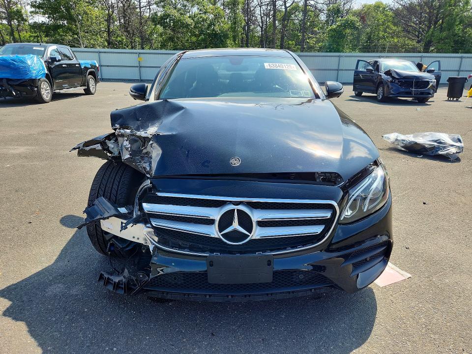 63840126 :رقم المزاد ، WDDZF4KB3KA504721 vin ، 2019 Mercedes-benz E مزاد بيع