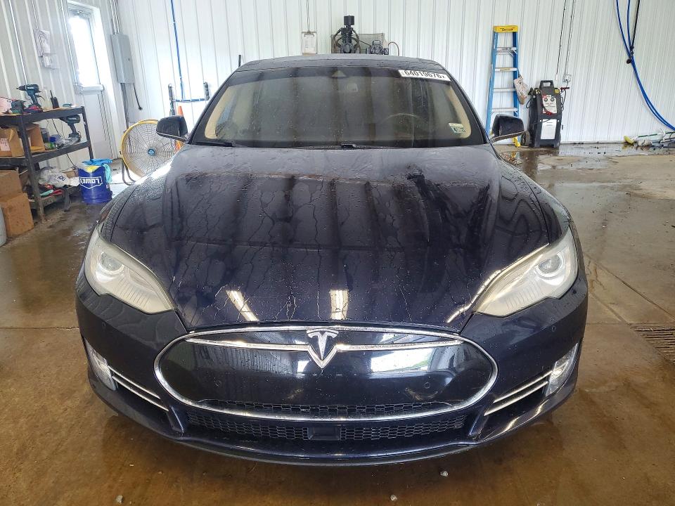Продажа на аукционе авто 2015 Tesla Model S, vin: 5YJSA1H20FF081593, номер лота: 64019676