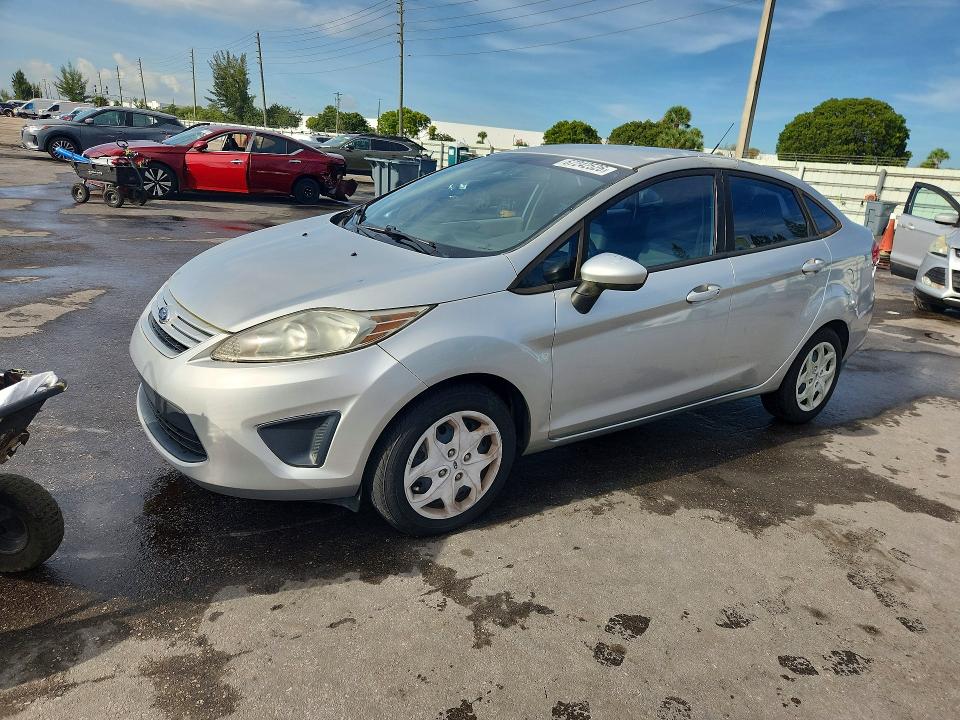 67242526 :رقم المزاد ، 3FADP4AJ9CM175835 vin ، 2012 Ford Fiesta مزاد بيع