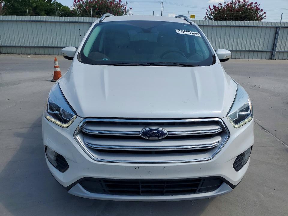 63890136 :رقم المزاد ، 1FMCU0JD1HUD27879 vin ، 2017 Ford Escape مزاد بيع